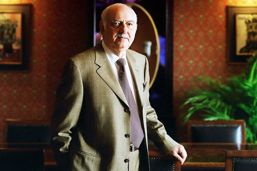 تعمیراتی شعبہ کی ہستی پالونجی مستری کو ساتواں مقام ملا ہے اور ان کے پاس 11.4 ارب ڈالر کی جائیداد ہے ۔ تعمیراتی شعبہ کی ہستی پالونجی مستری کو ساتواں مقام ملا ہے اور ان کے پاس 11.4 ارب ڈالر کی جائیداد ہے ۔