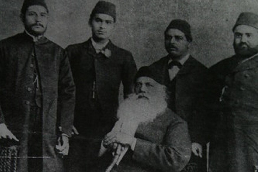 سیداحمدخاں نے صرف ناصح مشفق کا رول ادا نہیں کیا بلکہ ایک مصلح کی حیثیت سے انھوں نے عملی اقدامات کیے اور قوم کی ہلاکت و فلاکت کو دور کرنے کے لئے اسباب و وسائل فراہم کئے۔ سیداحمدخاں نے صرف ناصح مشفق کا رول ادا نہیں کیا بلکہ ایک مصلح کی حیثیت سے انھوں نے عملی اقدامات کیے اور قوم کی ہلاکت و فلاکت کو دور کرنے کے لئے اسباب و وسائل فراہم کئے۔