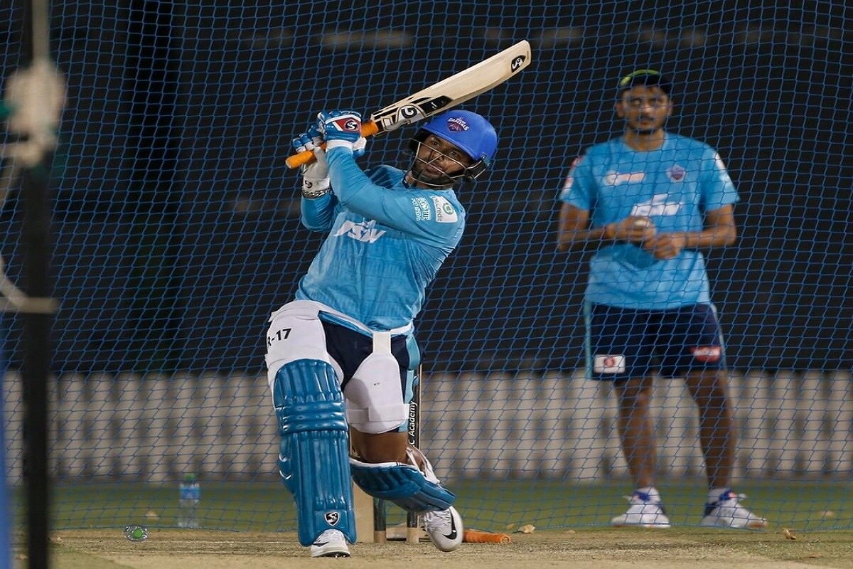 انڈین پریمیئر لیگ میں دہلی کیپٹلس کے اہم کھلاڑی رشبھ پنت (Rishabh Pant) کو لمبے لمبے چھکے لگانے کے لئے جانا جاتا ہے۔ بائیں ہاتھ کا یہ کھلاڑی پل بھر میں ہی مخالف ٹیم کے ہاتھوں سے میچ نکال کر لے جاتا ہے۔ آئی پی ایل 2020 میں رشبھ پنت کی ایسی اننگ آنی ابھی باقی ہے، لیکن کولکاتا نائٹ رائیڈرس کے خلاف رشبھ پنت نے ہفتہ کو ایک بڑا ریکارڈ اپنے نام کیا۔ انڈین پریمیئر لیگ میں دہلی کیپٹلس کے اہم کھلاڑی رشبھ پنت (Rishabh Pant) کو لمبے لمبے چھکے لگانے کے لئے جانا جاتا ہے۔ بائیں ہاتھ کا یہ کھلاڑی پل بھر میں ہی مخالف ٹیم کے ہاتھوں سے میچ نکال کر لے جاتا ہے۔ آئی پی ایل 2020 میں رشبھ پنت کی ایسی اننگ آنی ابھی باقی ہے، لیکن کولکاتا نائٹ رائیڈرس کے خلاف رشبھ پنت نے ہفتہ کو ایک بڑا ریکارڈ اپنے نام کیا۔
