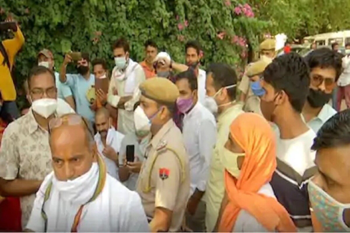 سپوٹرا کے بوکنا گاوں میں رادھا گوپال مندر کے پجاری بابولال ویشنو کو جلاکر سنگین طور پر زخمی کردیا گیا تھا،جن کی بعد میں جے پور کے ایس ایم ایس اسپتال میں موت ہوگئی۔
