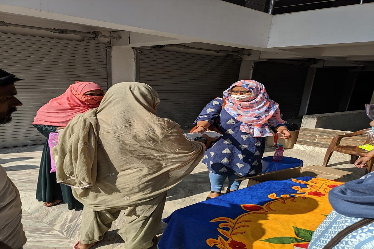 شہر کے کربلا چوک کے نزدیک معروف سماجی کارکن شگفتہ یاسمین نےلنگر خوانی کا اہتمام کیا گیا۔ اس موقع پر وہ اپنی شہزادیوں اور اپنی ٹیم کے لوگوں کے ساتھ کھانےکا پیک غریب عوام کے درمیان تقسیم کیا۔