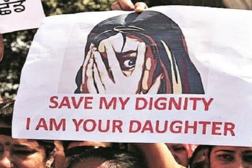 عجیب وغریب معاملہ: 20 سال پرانے جنسی زیادتی کے الزام میں ٹیچر گرفتار، کئی طالبات کے ساتھ کر چکا ہے گھنونی حرکت عجیب وغریب معاملہ: 20 سال پرانے جنسی زیادتی کے الزام میں ٹیچر گرفتار، کئی طالبات کے ساتھ کر چکا ہے گھنونی حرکت