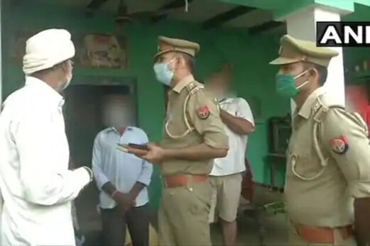 ہاتھرس واقعہ : متاثرہ کنبہ نے رات میں لکھنو جانے سے کیا انکار ، سی بی آئی کی ٹیم پہنچی تھانہ ہاتھرس واقعہ : متاثرہ کنبہ نے رات میں لکھنو جانے سے کیا انکار ، سی بی آئی کی ٹیم پہنچی تھانہ