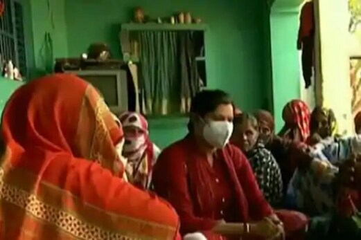 Hathras Case : سی ڈی آر میں انکشاف ، متاثرہ کے بھائی اور اہم ملزم کے درمیان 100 مرتبہ فون پر ہوئی بات چیت Hathras Case : سی ڈی آر میں انکشاف ، متاثرہ کے بھائی اور اہم ملزم کے درمیان 100 مرتبہ فون پر ہوئی بات چیت