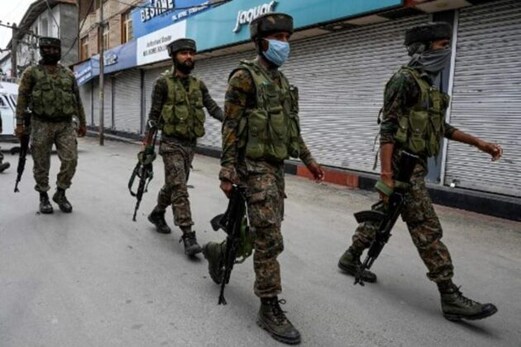 جموں وکشمیر کے شوپیان میں تصادم، ٹاپ کمانڈر سمیت 3 دہشت گرد ڈھیر جموں وکشمیر کے شوپیان میں تصادم، ٹاپ کمانڈر سمیت 3 دہشت گرد ڈھیر