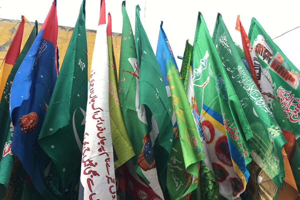 جلوس اور عوامی مقامات پر جلسے منعقد کرنے پر پابندی عائد کی گئی ہے ۔