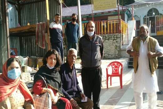 کشمیر کے معروف سوریہ مندر میں پرشواتم ماس اختتام پذیر ، کورونا لاک ڈاؤن کے بعد مندر میں پہلی بڑی مذہبی تقریب کا اہتمام کشمیر کے معروف سوریہ مندر میں پرشواتم ماس اختتام پذیر ، کورونا لاک ڈاؤن کے بعد مندر میں پہلی بڑی مذہبی تقریب کا اہتمام