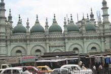 قاتلانہ حملے میں بیوی اور ایک بیٹی کو کھو چکے کولکاتا کے مولانا ہارون رشید نے بیٹی کے علاج کے لئے مدد کی اپیل کی