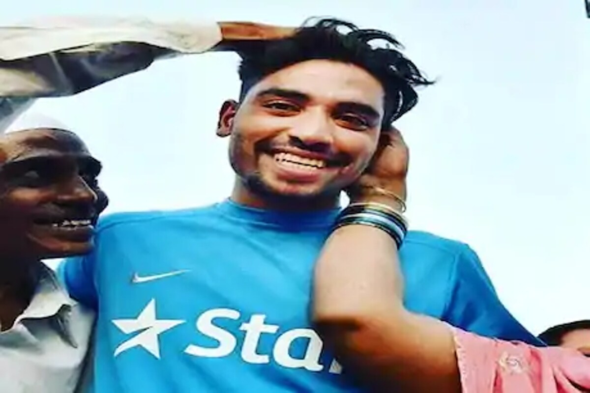سراج حیدرآباد میں ایک انتہائی غریب کنبہ میں پیدا ہوئے اور ان کے والد ایک آٹو ڈرائیور تھے ۔