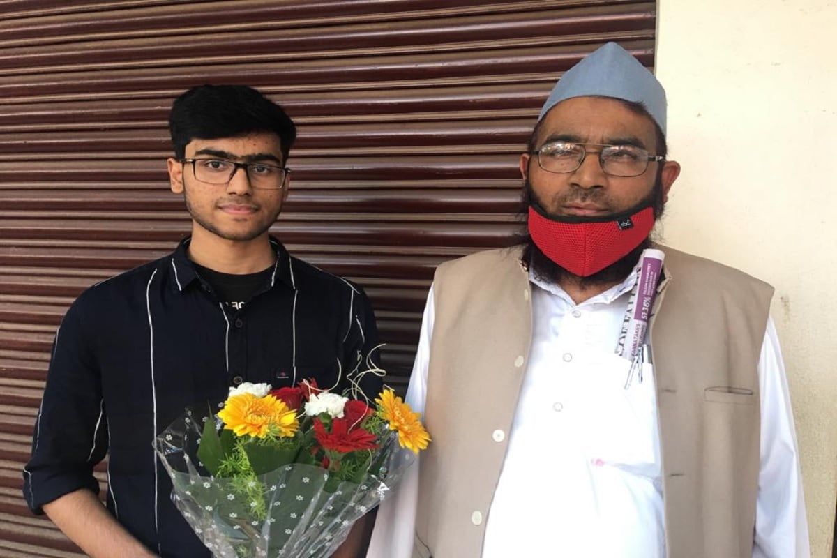 بنگلورو کے جامعہ محمدیہ منصورہ کے استاد عبدالمتکبر کے فرزند عبدالمقتدر نے اپنی پہلی کوشش میں کل 720 میں 596 نمبرات حاصل کرتے ہوئے نمایاں کامیابی حاصل کی ہے۔