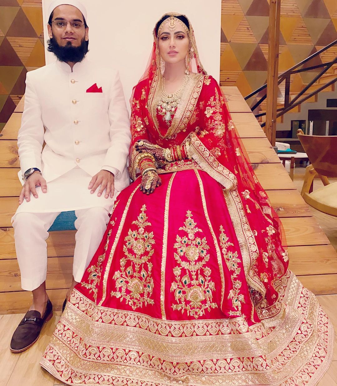 اب حال ہی میں اتوار یعنی 22 نومبر کو ثنا خان نے اپنے شوہر مفتی انس سید کے ساتھ اپنی پہلی تصویر شہئر کی ہے جو دیکھتے ہی دیکھتے سرخیاں بن گئی۔ ان کی تصویر زبردست وائرل ہورہی ہے۔ وہیں ساتھ ہی ثنا نے انسٹا اسٹوری پر بھی اپنی تصویریں شیئر کی ہیں جو وائرل ہو رہی ہیں۔ تصویر: انسٹاگرام @sanakhaan21۔ اب حال ہی میں اتوار یعنی 22 نومبر کو ثنا خان نے اپنے شوہر مفتی انس سید کے ساتھ اپنی پہلی تصویر شہئر کی ہے جو دیکھتے ہی دیکھتے سرخیاں بن گئی۔ ان کی تصویر زبردست وائرل ہورہی ہے۔ وہیں ساتھ ہی ثنا نے انسٹا اسٹوری پر بھی اپنی تصویریں شیئر کی ہیں جو وائرل ہو رہی ہیں۔ تصویر: انسٹاگرام @sanakhaan21۔