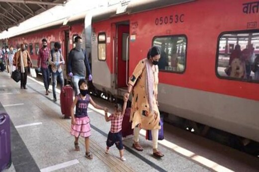 India Railways:آج سے شروع ہوئی 71ٹرینیوں کی خدمات،غیرمحفوظ زمرے کے مسافرین بھی کرپائیں سفر، یہاں ہے فہرست India Railways:آج سے شروع ہوئی 71ٹرینیوں کی خدمات،غیرمحفوظ زمرے کے مسافرین بھی کرپائیں سفر، یہاں ہے فہرست