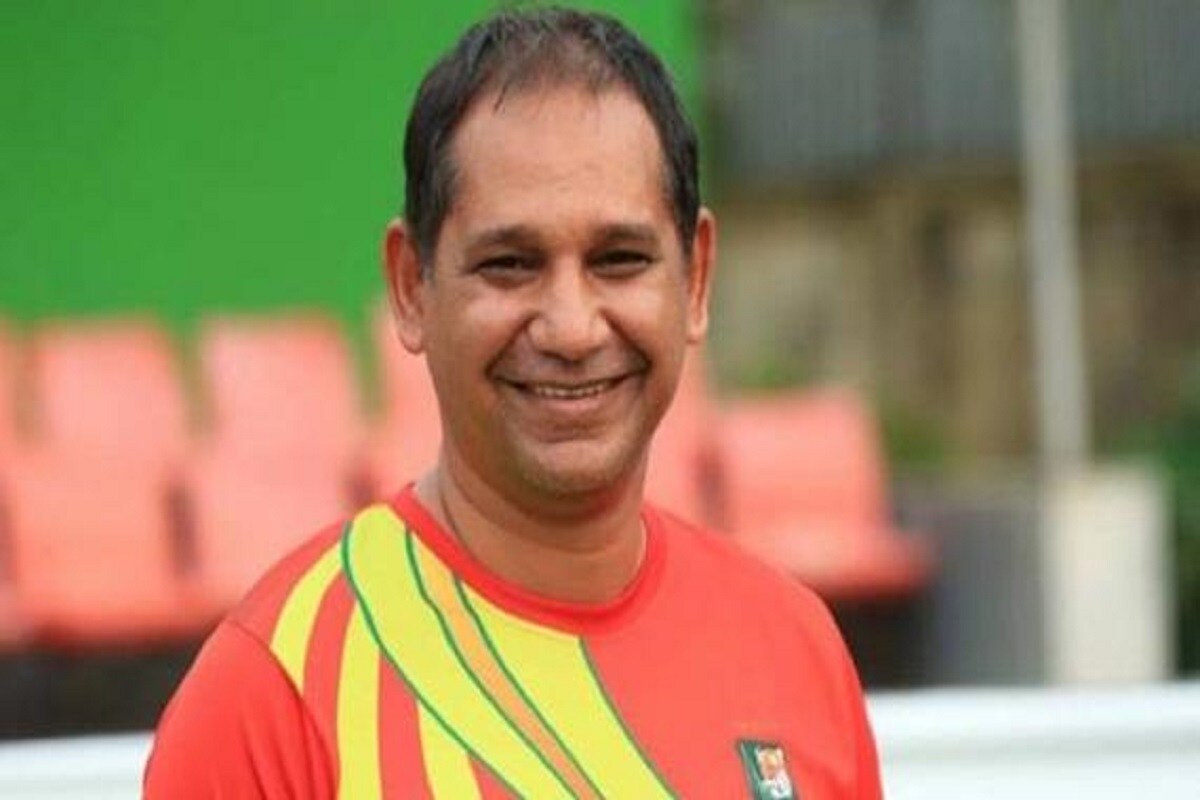 غور طلب ہے کہ حبیب البشر کے علاوہ پچھلے چند ہفتوں میں ابو زید ، سیف حسن اور مشرف مرتضیٰ کے علاوہ انڈر 19 کیمپ کے کچھ کرکٹرز اور کوچنگ عملہ کو کورونا سے متاثر پایا گیا ہے۔ ( تصویر : حبیب البشر فیس بک) غور طلب ہے کہ حبیب البشر کے علاوہ پچھلے چند ہفتوں میں ابو زید ، سیف حسن اور مشرف مرتضیٰ کے علاوہ انڈر 19 کیمپ کے کچھ کرکٹرز اور کوچنگ عملہ کو کورونا سے متاثر پایا گیا ہے۔ ( تصویر : حبیب البشر فیس بک)