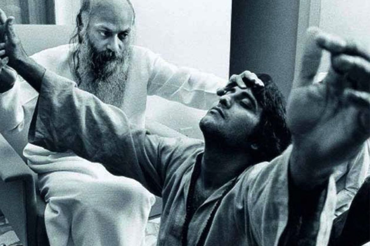 <strong> ونود کھنہ:</strong> ونود کھنہ، آوشو رجنیش سے کافی متاثر ہوگئے تھے۔ روحانی سکون کے لئے 1982 میں انہوں نے ممبئی کو الوداع کہہ دیا تھا۔ تصویر: سوشل میڈیا <strong> ونود کھنہ:</strong> ونود کھنہ، آوشو رجنیش سے کافی متاثر ہوگئے تھے۔ روحانی سکون کے لئے 1982 میں انہوں نے ممبئی کو الوداع کہہ دیا تھا۔ تصویر: سوشل میڈیا