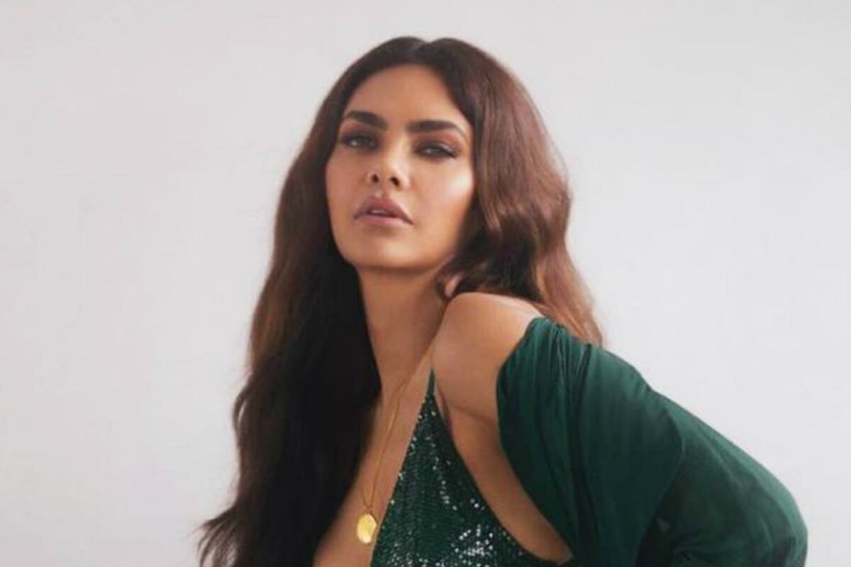 اپنی بولڈنیس کی وجہ سے آئے دن سرخیوں میں رہنے والی اداکارہ ایشا گپتا نے حال ہی میں اپنا یوم پیدائش منایا ہے ۔ ایشا مشہور اداکارہ ہونے کے ساتھ ساتھ ایک کامیاب ماڈل بھی ہیں ، جس کی جھلک ان کے سوشل میڈیا اکاونٹ پر دیکھنے کو مل جاتی ہے ۔ ایشا سوشل میڈیا پر کافی سرگرم رہتی ہیں اور اپنے فینس کے درمیان موضوع بحث بنے رہنے کیلئے وہ آئے دن دلچسپ پوسٹ کرتی رہتی ہیں ۔ (Photo Credit- @egupta/Instagram) اپنی بولڈنیس کی وجہ سے آئے دن سرخیوں میں رہنے والی اداکارہ ایشا گپتا نے حال ہی میں اپنا یوم پیدائش منایا ہے ۔ ایشا مشہور اداکارہ ہونے کے ساتھ ساتھ ایک کامیاب ماڈل بھی ہیں ، جس کی جھلک ان کے سوشل میڈیا اکاونٹ پر دیکھنے کو مل جاتی ہے ۔ ایشا سوشل میڈیا پر کافی سرگرم رہتی ہیں اور اپنے فینس کے درمیان موضوع بحث بنے رہنے کیلئے وہ آئے دن دلچسپ پوسٹ کرتی رہتی ہیں ۔ (Photo Credit- @egupta/Instagram)
