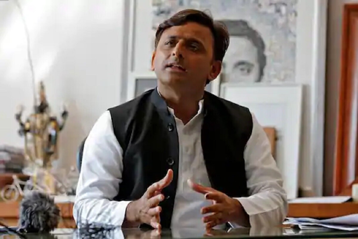 اکھلیش یادو نے الزام لگایا ہے کہ زرعی قوانین کے خلاف احتجاج کر رہے کسانوں کی آواز کو بی جے پی حکومت دبا نہیں سکتی اور ان کی پارٹی کالے قانون کی واپسی کے مطالبے کے ساتھ کسانوں کی حمایت میں ٖڈٹی رہے گی۔ فائل فوٹو