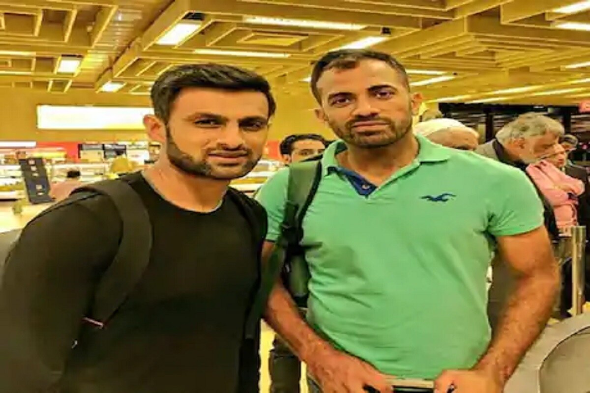 پاکستان نے بدھ کے روز دسمبر میں شروع ہونے والے نیوزی لینڈ کے دورے کے دوران اپنے تین ٹی-20 اور دو ٹیسٹ میچوں کے لئے ایک توسیع شدہ 35 رکنی ٹیم کا اعلان کیا ہے۔ شعیب ملک، محمد عامر اور اسد شفیق کو باہر کردیا گیا ہے۔