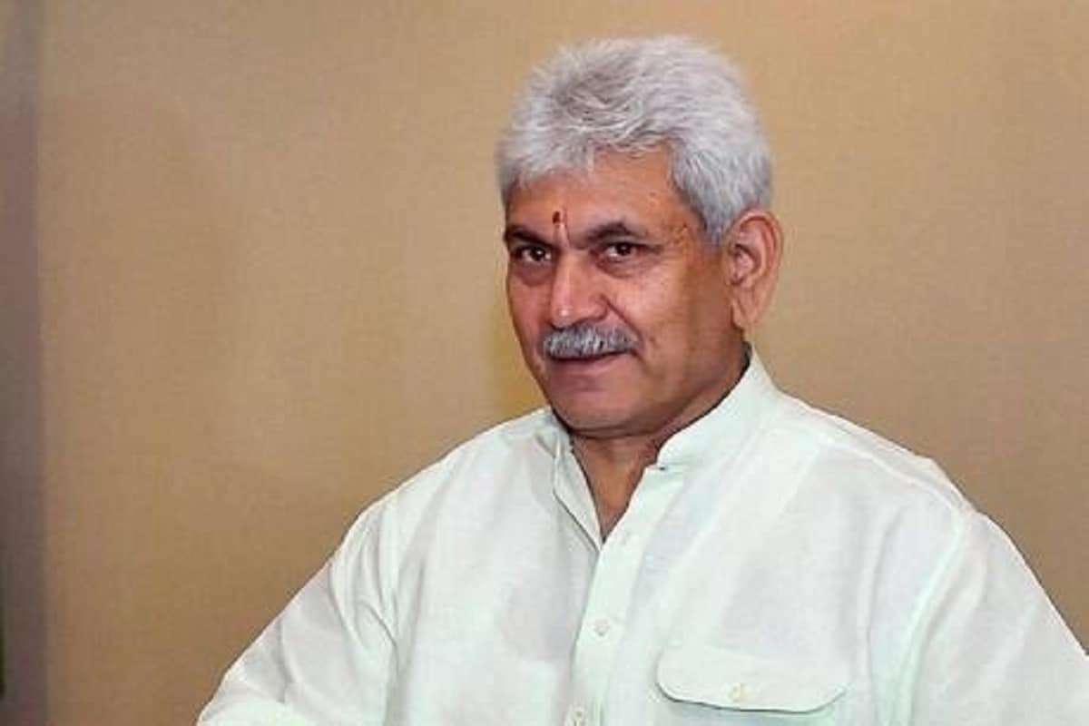 لیفٹیننٹ گورنر منوج سنہا نے کہا: 'جموں و کشمیر میں زرعی اور انڈسٹریل ڈیولپمنٹ کے لئے نئے اراضی قوانین متعارف کئے گئے ہیں۔ پرانے قوانین، جو ترقی کی راہ میں رکاوٹ ڈال رہے تھے، کو ختم کیا گیا ہے۔ صنعتی ترقی کو یقینی بنانے کے لئے بڑے پیمانے پر لینڈ بینک قائم کیا جا رہا ہے'۔