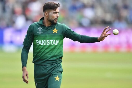 نیوزی لینڈ دورے کے لئے پاکستان نے 35 رکنی ٹیم منتخب کی ہے، جس میں محمد عامر (Mohammad Amir)، شعیب ملک اور اسد شفیق کو جگہ نہیں ملی ہے۔ ٹیم سے باہر ہونے کے بعد محمد عامر نے چیف سلیکٹر اور چیف کوچ اور مصباح الحق (Misbah Ul Haq) پر طنز کیا ہے۔