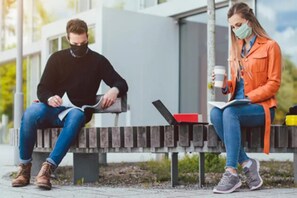 کورونا وبا کے دوران امریکی یونیورسٹیوں میں طلبہ کے لیے مددگار نظام