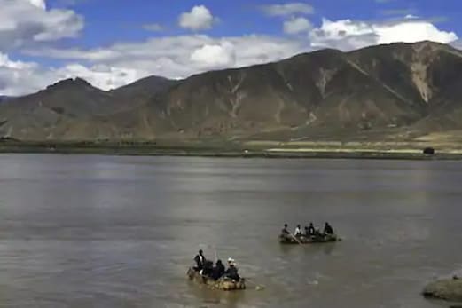 سرحدی تنازع کے درمیان چین نے بڑھائی ہندوستان کی تشویش! برہمپتر ندی پر کرنے جارہاہے باندھ کی تعمیر سرحدی تنازع کے درمیان چین نے بڑھائی ہندوستان کی تشویش! برہمپتر ندی پر کرنے جارہاہے باندھ کی تعمیر