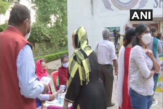 مدھیہ پردیش کی 28 اسمبلی سیٹوں پر ضمنی انتخابات کے لئے ووٹنگ جاری مدھیہ پردیش کی 28 اسمبلی سیٹوں پر ضمنی انتخابات کے لئے ووٹنگ جاری