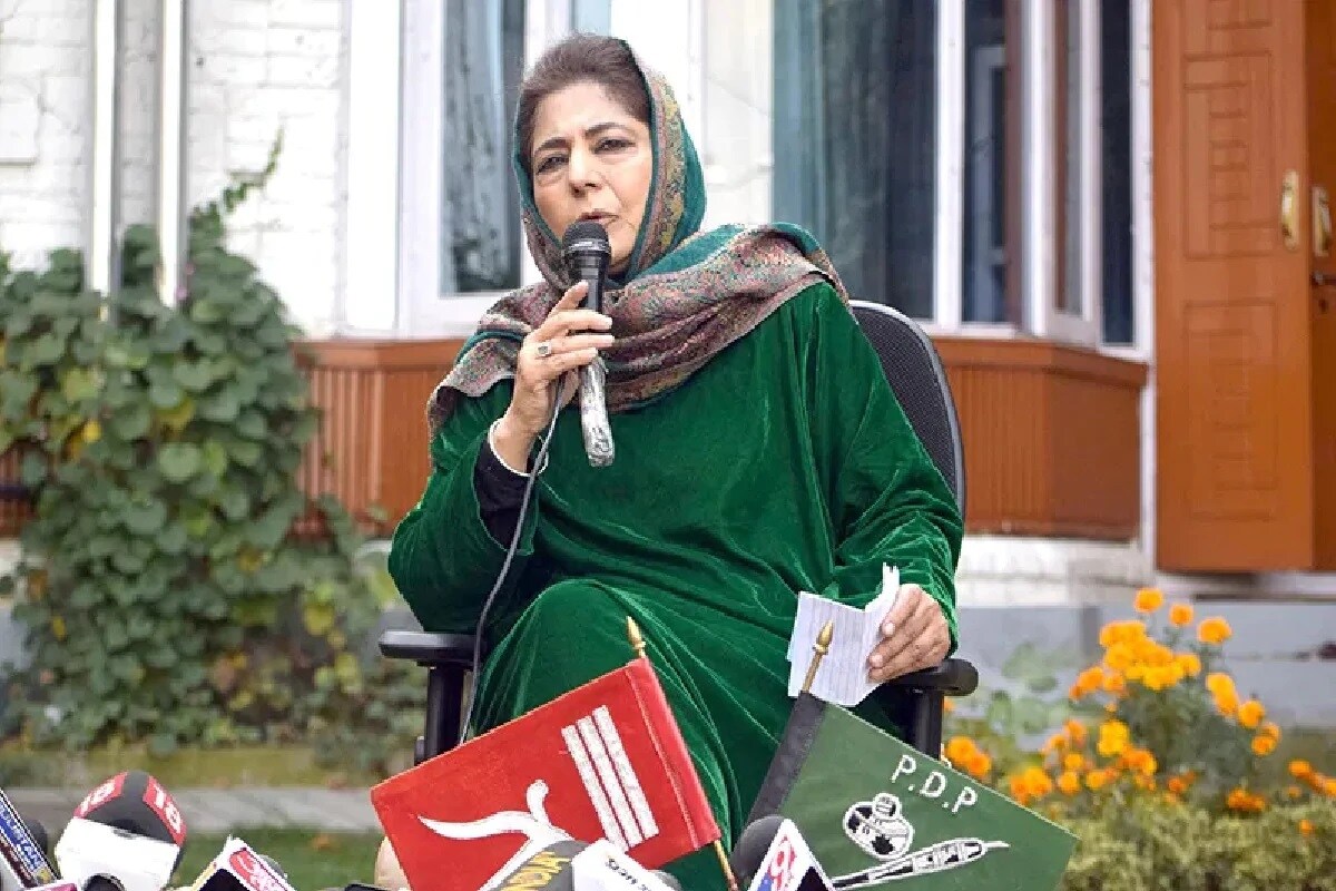 ی الحال چند روز پہلے پارٹی میں عہدوں سے متعلق کچھ تبدیلیاں ہوئیں۔ یہ صرف پارٹی میں نئی روح پھونکنے کے لئے محبوبہ مفتی نے کیا۔ جموں میں اس اقدام پر اس کے برعکس رد عمل ظاہر ہوا۔