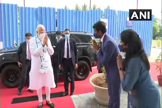 وزیر اعظم مودی احمد آباد کے بعد حیدرآباد پہنچے، کورونا ٹیکہ کی تیاری کے مرحلے کا جائزہ لیا وزیر اعظم مودی احمد آباد کے بعد حیدرآباد پہنچے، کورونا ٹیکہ کی تیاری کے مرحلے کا جائزہ لیا