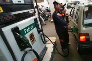 Petrol Diesel Price Today: آج پھر مہنگا ہوا پٹرول۔ ڈیزل، چیک کریں 1 لیٹر کی قیمت