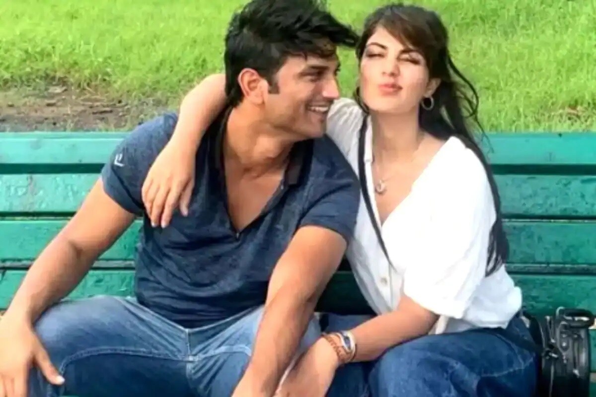 اداکارہ ریا چکرورتی (Rhea Chakraborty) کا نام اداکار سشانت سنگھ راجپوت کے انتقال کے بعد زبردست سرخیوں میں رہا تھا۔ سشانت سنگھ کی فیملی نے ریا چکرورتی پر سنگین الزامات عائد کئے تھے اور ایف آئی آر درج کرائی تھی۔