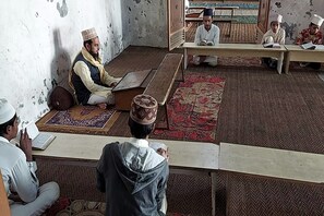 اردو کتابوں کی عدم دستیابی سے اسکول و مدارس کے طالب علموں کی تعلیم متاثر، جانیں معاملہ