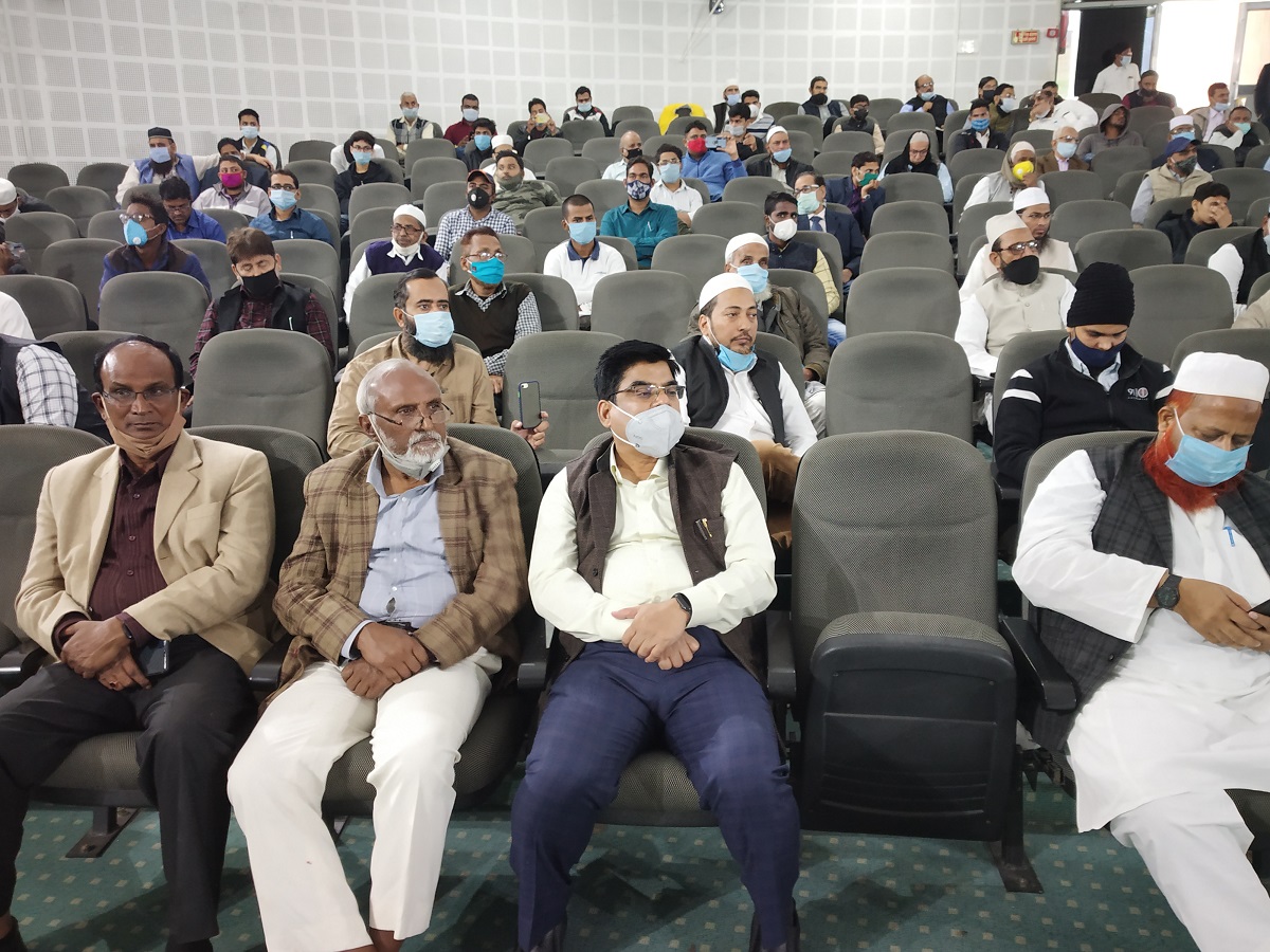 وہیں ایسوسی ایشن ملک کے مختلف صوبوں میں مسلم بچیوں کو ڈاکٹر بنانے کے لئے رہائشی کوچنگ کا انتظام کرےگی۔ ایسوسی ایشن آف مسلم ڈاکٹرس کے مطابق پورے ملک کے مسلمان ڈاکٹرس سے رابطہ قائم کر مسلم طالبات کو ڈاکٹر بنانے کی مہم کو مزید آگے بڑھانے کی کوشش کی جارہی ہے۔ مسلم ڈاکٹروں کی ٹیم کا کہنا ہیکہ وہ پہلے مرحلے میں لڑکیوں کی تعلیم پر ترجیح دے رہے ہیں اور جلد ہی اس مہم سے مسلم لڑکوں کو بھی جوڑا جائےگا۔ وہیں ایسوسی ایشن ملک کے مختلف صوبوں میں مسلم بچیوں کو ڈاکٹر بنانے کے لئے رہائشی کوچنگ کا انتظام کرےگی۔ ایسوسی ایشن آف مسلم ڈاکٹرس کے مطابق پورے ملک کے مسلمان ڈاکٹرس سے رابطہ قائم کر مسلم طالبات کو ڈاکٹر بنانے کی مہم کو مزید آگے بڑھانے کی کوشش کی جارہی ہے۔ مسلم ڈاکٹروں کی ٹیم کا کہنا ہیکہ وہ پہلے مرحلے میں لڑکیوں کی تعلیم پر ترجیح دے رہے ہیں اور جلد ہی اس مہم سے مسلم لڑکوں کو بھی جوڑا جائےگا۔