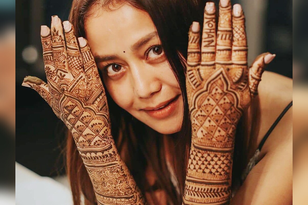<strong>نیہا ککڑ:</strong> بالی ووڈ گلوکارہ نیہا ککڑ (Neha Kakkar) کے لئے یہ سال بے حد خاص رہا۔ انہوں نے گزشتہ ماہ ہی روہن پریت سنگھ کے ساتھ شادی کی تھی، جس کے بعد وہ اپنے ہنی مون کے لئے دبئی پہنچی تھیں۔ نیہا ککڑ کی شادی اور ہنی مون کی تصویریں اور ویڈیو کافی سرخیوں میں رہی تھی۔ <strong>نیہا ککڑ:</strong> بالی ووڈ گلوکارہ نیہا ککڑ (Neha Kakkar) کے لئے یہ سال بے حد خاص رہا۔ انہوں نے گزشتہ ماہ ہی روہن پریت سنگھ کے ساتھ شادی کی تھی، جس کے بعد وہ اپنے ہنی مون کے لئے دبئی پہنچی تھیں۔ نیہا ککڑ کی شادی اور ہنی مون کی تصویریں اور ویڈیو کافی سرخیوں میں رہی تھی۔