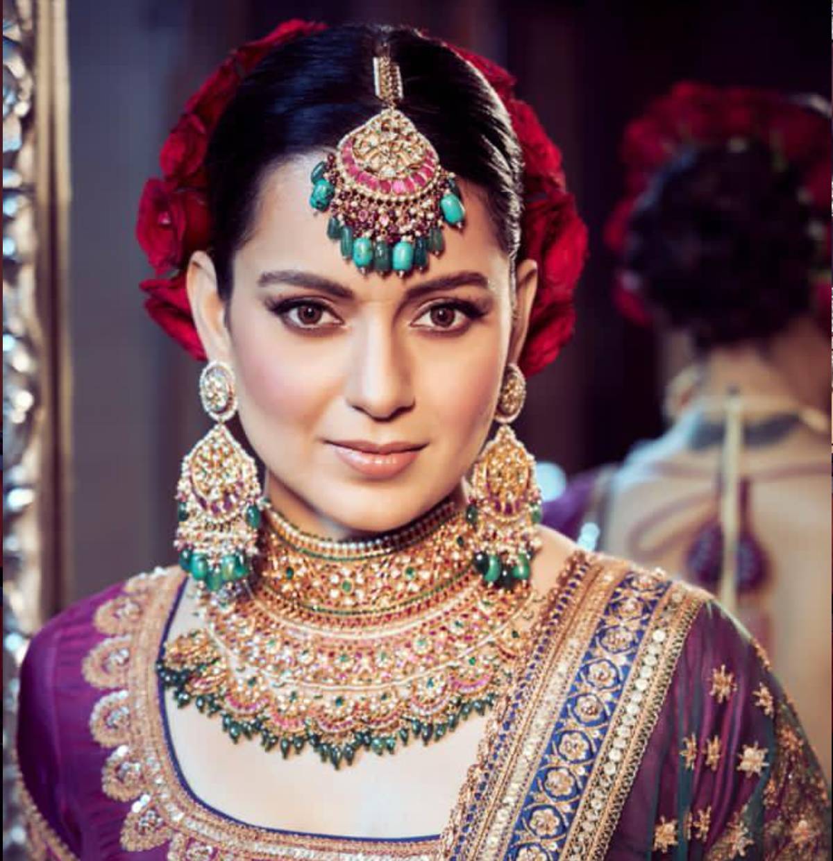 <strong>کنگنا رانوت:</strong> اس سال کنگنا رانوت (Kangana Ranaut) کئی وجوہات سے سرخیوں میں رہیں۔ سشانت سنگھ راجپوت موت معاملے میں اپنی رائے رکھنے کے ساتھ ہی بالی ووڈ میں نیپوٹزم کا موضوع، ممبئی کو پی او کے بتانا اور ممبئی واقع آفس پر بی ایم سی کے ذریعہ بلڈوزر چلائے جانے تک کئی وجوہات سے ’پنگا کوئین’ سرخیوں میں رہیں۔ <strong>کنگنا رانوت:</strong> اس سال کنگنا رانوت (Kangana Ranaut) کئی وجوہات سے سرخیوں میں رہیں۔ سشانت سنگھ راجپوت موت معاملے میں اپنی رائے رکھنے کے ساتھ ہی بالی ووڈ میں نیپوٹزم کا موضوع، ممبئی کو پی او کے بتانا اور ممبئی واقع آفس پر بی ایم سی کے ذریعہ بلڈوزر چلائے جانے تک کئی وجوہات سے ’پنگا کوئین’ سرخیوں میں رہیں۔