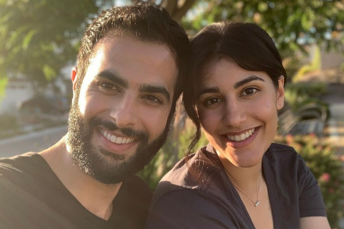سونیا، انکر راٹھی کی بہن ہیں۔ انکر راٹھی ویب سیریز کا مشہور چہرہ ہیں۔ وہ ’فار مور شاٹس پلیز’، ’مشن اوور مارس’ اور ’میڈ ان ہیوین’ جیسی سیریز میں نظر آچکے ہیں۔ تصویر کریڈٹ: سونیا راٹھی کے انسٹا گرام سے۔ سونیا، انکر راٹھی کی بہن ہیں۔ انکر راٹھی ویب سیریز کا مشہور چہرہ ہیں۔ وہ ’فار مور شاٹس پلیز’، ’مشن اوور مارس’ اور ’میڈ ان ہیوین’ جیسی سیریز میں نظر آچکے ہیں۔ تصویر کریڈٹ: سونیا راٹھی کے انسٹا گرام سے۔