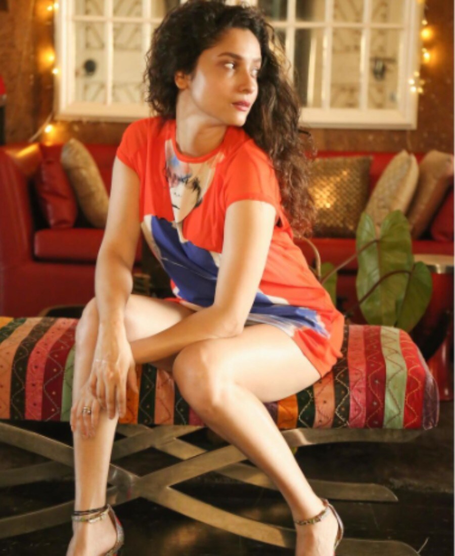  خیال رہے کہ اداکارہ انکتا لوکھنڈے سوشل میڈیا پر کافی سرگرم رہتی ہیں اور اکثر اپنی تصاویر شیئر کرتی رہتی ہیں ۔ نیچے دیکھیں ان کی کچھ خوبصورت تصاویر ۔ فوٹو : @lokhandeankita/Instagram