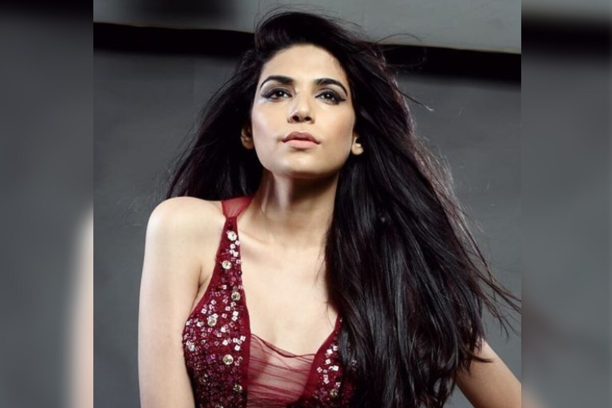 انجم فقیہ انسٹاگرام پر کافی سرگرم رہتی ہیں ۔ وہ وقتا فوقتا اپنی تصویریں فینس کے ساتھ شیئر کرتی رہتی ہیں ، جس کو فینس بھی کافی پیار دیتے ہیں ۔ تصویر : @nzoomfakih/Instagram انجم فقیہ انسٹاگرام پر کافی سرگرم رہتی ہیں ۔ وہ وقتا فوقتا اپنی تصویریں فینس کے ساتھ شیئر کرتی رہتی ہیں ، جس کو فینس بھی کافی پیار دیتے ہیں ۔ تصویر : @nzoomfakih/Instagram