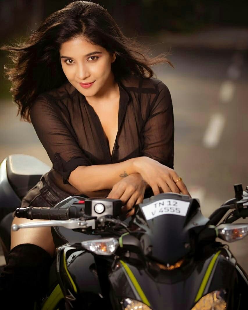  Sakshi Agarwal : اداکارہ ساکشی اگروال ۔..