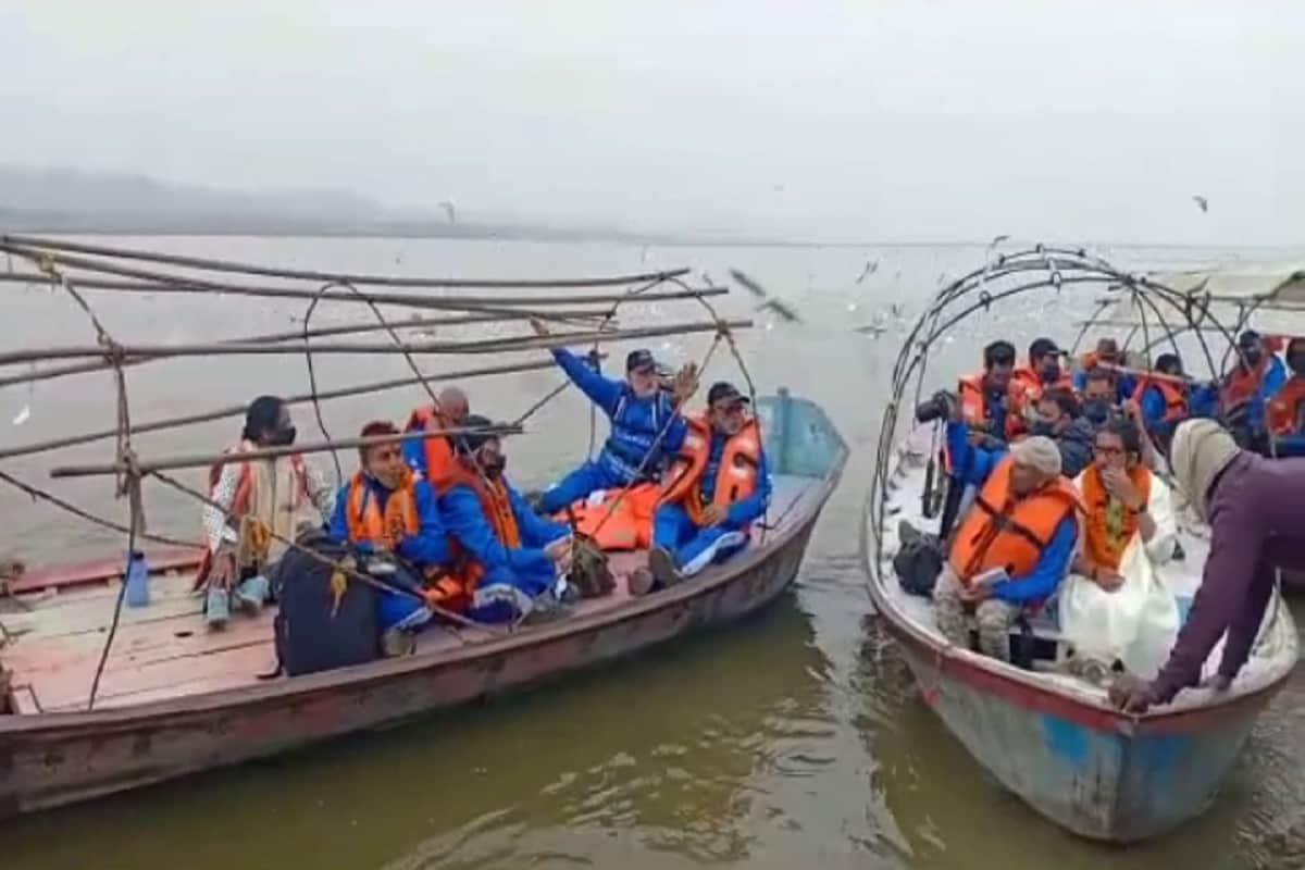 سنگم کنارے فوج کے اعلیٰ افسران نے مہم جو افراد کی کشتیوں کو قومی پرچم کی سلامی کے بعد روانہ کیا۔ اس مہم میں این سی سی کیڈٹ، فوج سے تعلق رکھنے والے کمانڈوز، قومی سطح کے کھلاڑی اور عام نوجوانوں کو شامل کیا گیا ہے۔