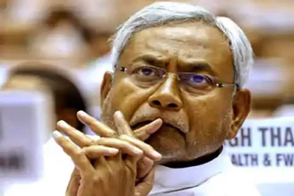وزیر اعلیٰ نتیش کمار (CM Nitish Kumar) نے فوراً ہی اس پر بڑا بیان دیتے ہوئے کہا کہ ان کے سامنے کسی طرح کا کوئی سیاسی بحران نہیں ہے۔ مگر لگتا ہے، این ڈی اے کے اندر سب کچھ صحیح نہیں ہونے کے بھی اشارے مل رہے ہیں۔