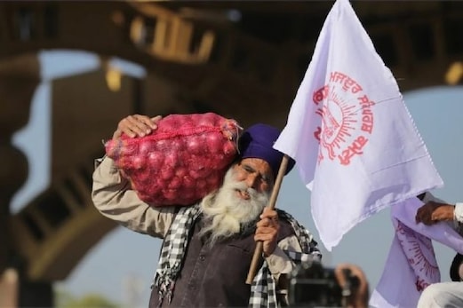 Farmers' Protest: بات چیت سے پہلے پرینکا گاندھی کا ٹویٹ، کہا۔ حکومت کو کسانوں کو سننا ہو گا Farmers' Protest: بات چیت سے پہلے پرینکا گاندھی کا ٹویٹ، کہا۔ حکومت کو کسانوں کو سننا ہو گا