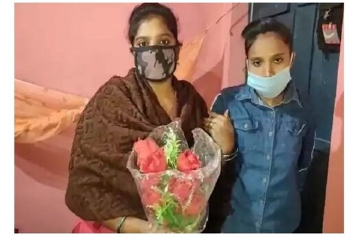 جھارکھنڈ: کزن بہنوں نے مندر میں رچائی شادی، کہا، ہم جنس پرست جوڑے کہلانے میں کیسی شرم جھارکھنڈ: کزن بہنوں نے مندر میں رچائی شادی، کہا، ہم جنس پرست جوڑے کہلانے میں کیسی شرم
