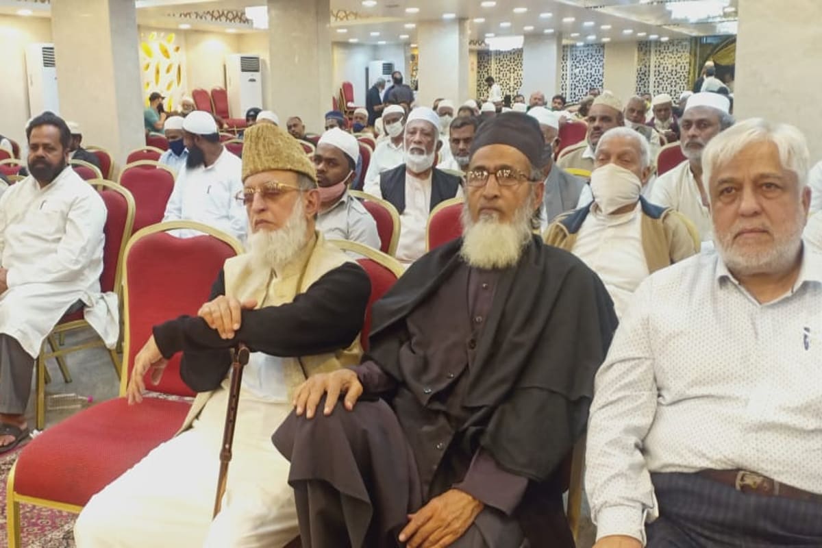 مسلم، جین، سکھ، عیسائی طبقوں کے رہنماؤں نے اجلاس سے خطاب کیا۔