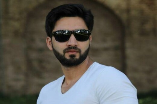 جموں و کشمیر : سب انسپکٹر وسیم احمد نے اس طرح بچائی بیہوش شخص کی جان ، ہر طرف ہورہی تعریف جموں و کشمیر : سب انسپکٹر وسیم احمد نے اس طرح بچائی بیہوش شخص کی جان ، ہر طرف ہورہی تعریف