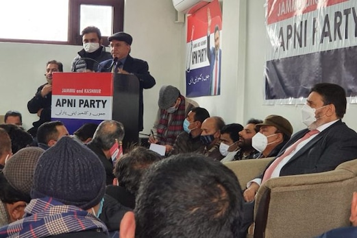 جموں و کشمیر : الطاف بخاری کی عمر عبداللہ کو وارننگ ، 'آپ ایک ممبر لوگے میں دس لوں گا' جموں و کشمیر : الطاف بخاری کی عمر عبداللہ کو وارننگ ، 'آپ ایک ممبر لوگے میں دس لوں گا'