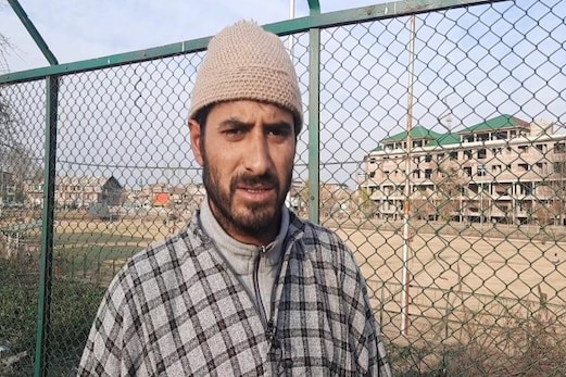 قرض کے بوجھ تلے دب کر شخص نے گردہ فروخت کرنے کیلئے اخبار میں دیا اشتہار، سماج کے کسی طبقے نے اب تک نہیں کی مدد قرض کے بوجھ تلے دب کر شخص نے گردہ فروخت کرنے کیلئے اخبار میں دیا اشتہار، سماج کے کسی طبقے نے اب تک نہیں کی مدد