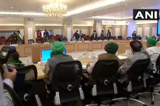 زرعی قوانین اور ایم ایس پی کو لے کر کسان لیڈروں اور حکومت کے درمیان پانچویں دور کی بات چیت شروع زرعی قوانین اور ایم ایس پی کو لے کر کسان لیڈروں اور حکومت کے درمیان پانچویں دور کی بات چیت شروع