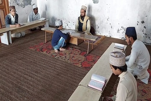 سالانہ امتحان منعقد کرنے کیلئے آمادہ یو پی مدرسہ بورڈ لیکن مدارس اور طلبا کی تیاری مکمّل نہیں سالانہ امتحان منعقد کرنے کیلئے آمادہ یو پی مدرسہ بورڈ لیکن مدارس اور طلبا کی تیاری مکمّل نہیں