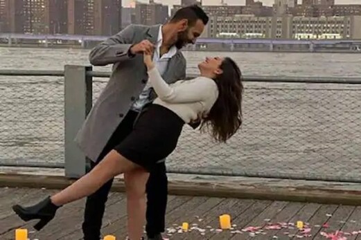 ٹویٹر سے پروان چڑھی لڑکے اور لڑکی کی محبت ، پھر سب سے سامنے کیا کچھ ایسا ، تصاویر وائرل ٹویٹر سے پروان چڑھی لڑکے اور لڑکی کی محبت ، پھر سب سے سامنے کیا کچھ ایسا ، تصاویر وائرل