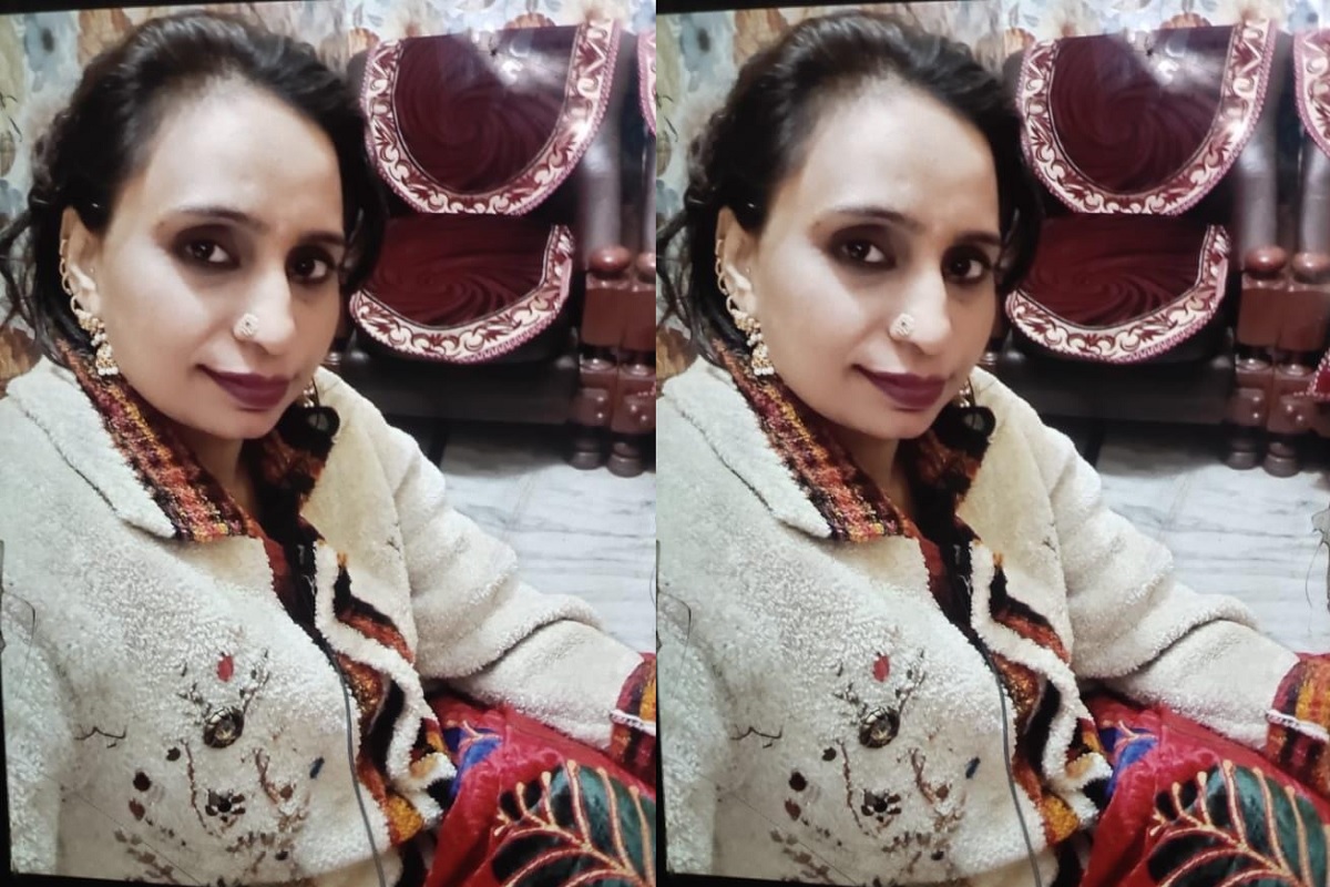 ناظرین کا شوہر دہلی میں نوکری کرتا ہے ناظرین کے قتل کے بعد دونوں خاندان کے افراد خوفزدہ ہے وہیں پولیس اس معاملے میں مزید تحقیقات کرکے آگے کی کارروائی کر رہی ہے۔ ناظرین کا شوہر دہلی میں نوکری کرتا ہے ناظرین کے قتل کے بعد دونوں خاندان کے افراد خوفزدہ ہے وہیں پولیس اس معاملے میں مزید تحقیقات کرکے آگے کی کارروائی کر رہی ہے۔
